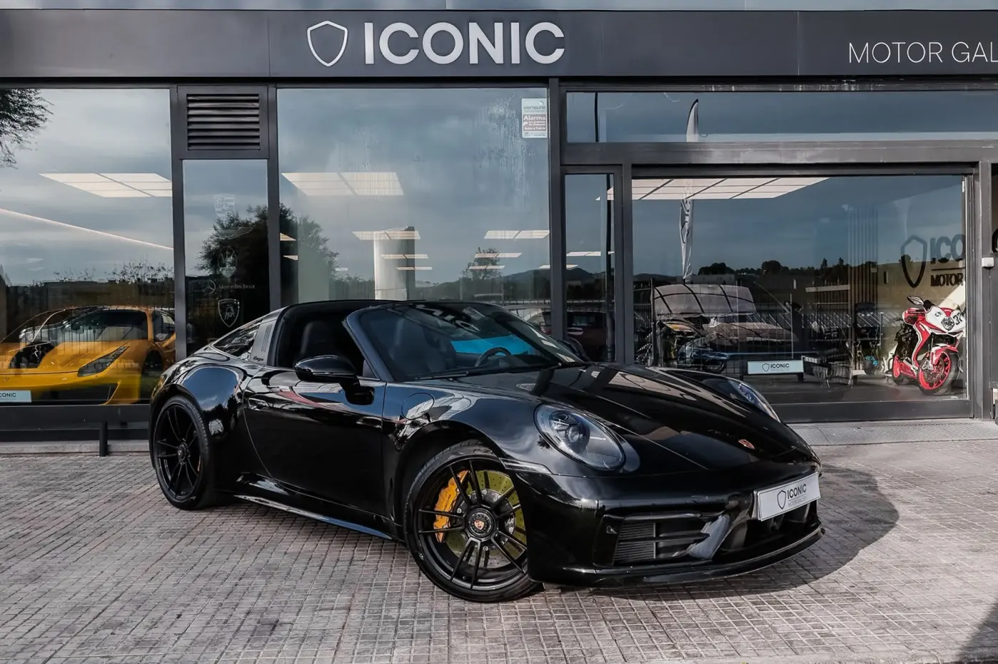 PORSCHE 911 TARGA 4 GTS